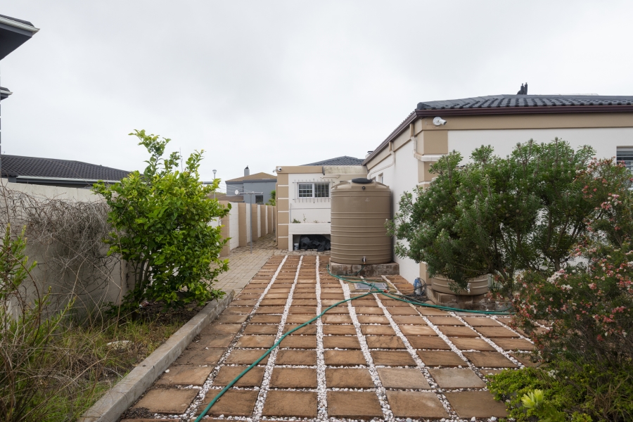5 Bedroom Property for Sale in Country Club Western Cape